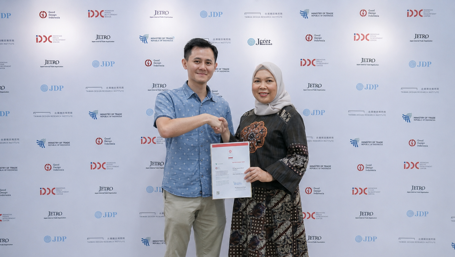Dilmoni Receives Good Design Indonesia 2025 Award for Nalika Lounge Chair